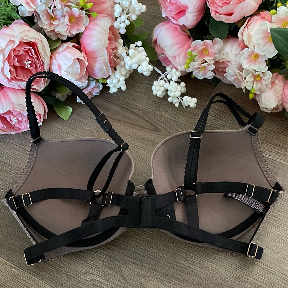 Victoria’s Secret Very Sexy Push Up Strappy Lace Bra. - Picture 7 of 11
